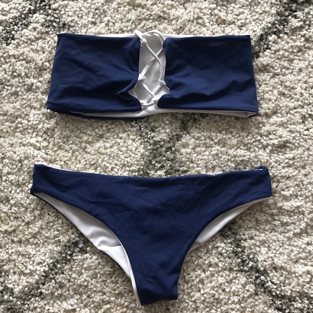 Strapless and reversible bikini set